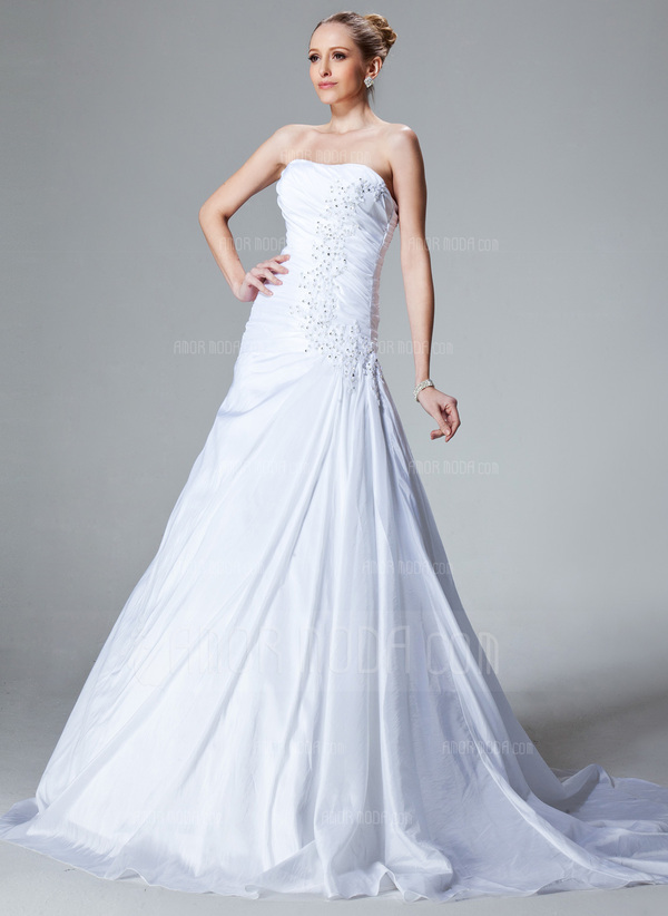 Ligne-A/Princesse Cœur Traine courte Taffetas Robe de Mariée avec Ondulé Dentelle Perlé (002000827)