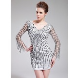 Gaine Col V Court/Mini Organza Charmeuse Robe de Bal de Promo avec Brodé Pailleté (018019180)