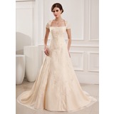 Ligne-A/Princesse Encolure carrée Traine courte Mousseline Robe de Mariée avec Broderie Perlé (002019535)